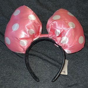 Giant bow Minnie ears